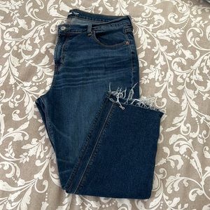 Old Navy Mid Rise Boyfriend cut crop - size 14